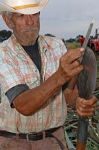 a jimador sharpens his coa de jima